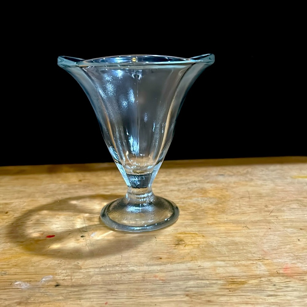 Large Vintage Tulip Ice Cream Sundae Dish Scalloped Edge